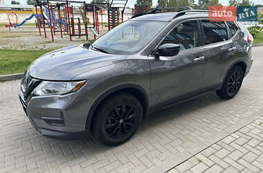 Внедорожник / Кроссовер Nissan Rogue 2018 в 