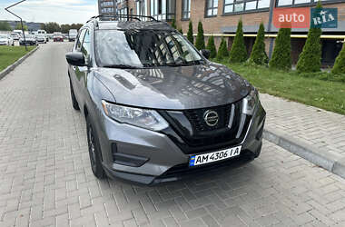 Внедорожник / Кроссовер Nissan Rogue 2018 в 