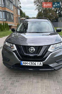 Внедорожник / Кроссовер Nissan Rogue 2018 в 