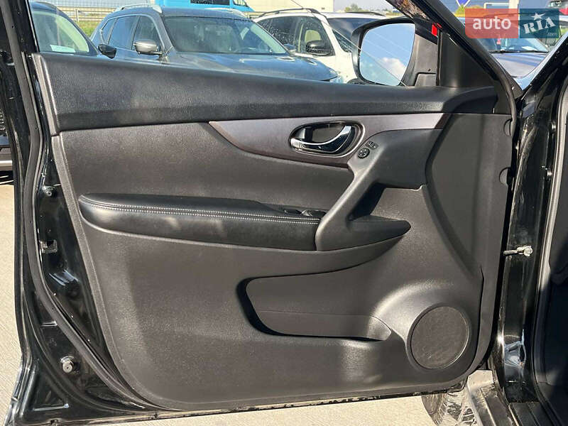 Внедорожник / Кроссовер Nissan Rogue 2015 в Львове