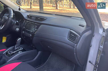 Внедорожник / Кроссовер Nissan Rogue 2017 в 