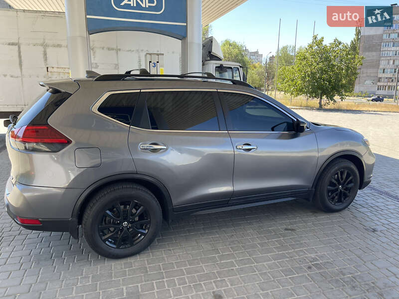 Внедорожник / Кроссовер Nissan Rogue 2017 в Николаеве