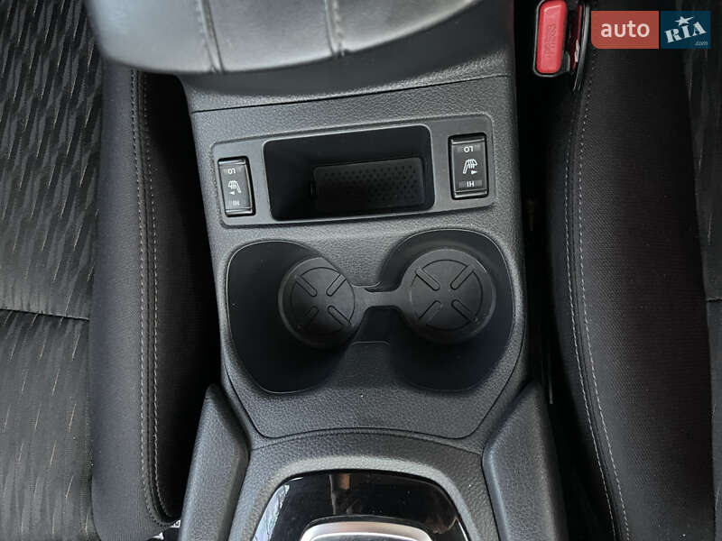 Внедорожник / Кроссовер Nissan Rogue 2017 в Николаеве