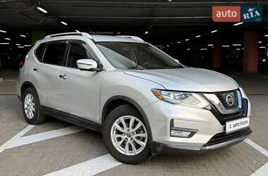Внедорожник / Кроссовер Nissan Rogue 2017 в Киеве