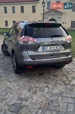 Внедорожник / Кроссовер Nissan Rogue 2016 в 