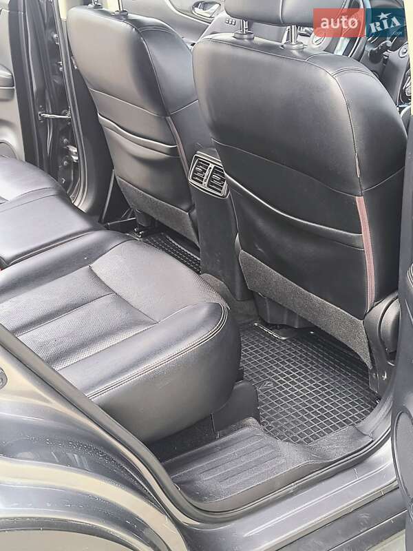 Позашляховик / Кросовер Nissan Rogue 2017 в Рогатині