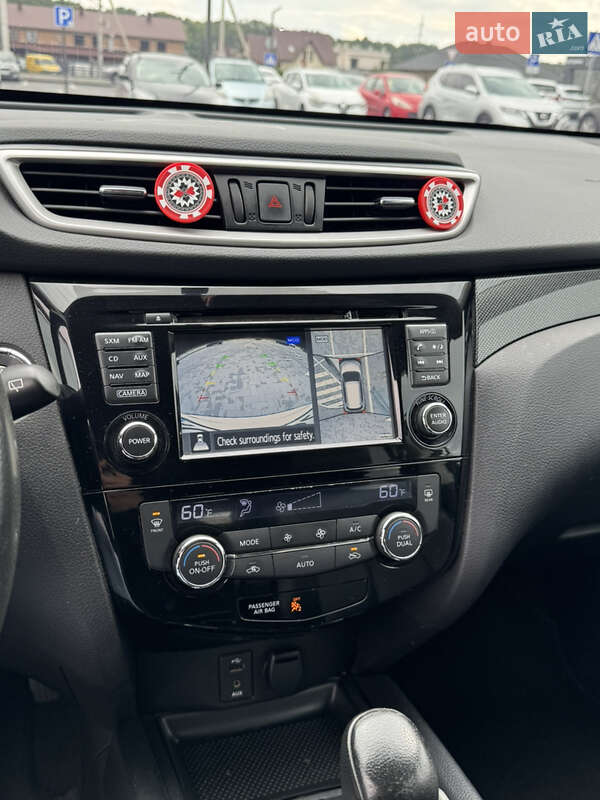 Внедорожник / Кроссовер Nissan Rogue 2015 в Луцке