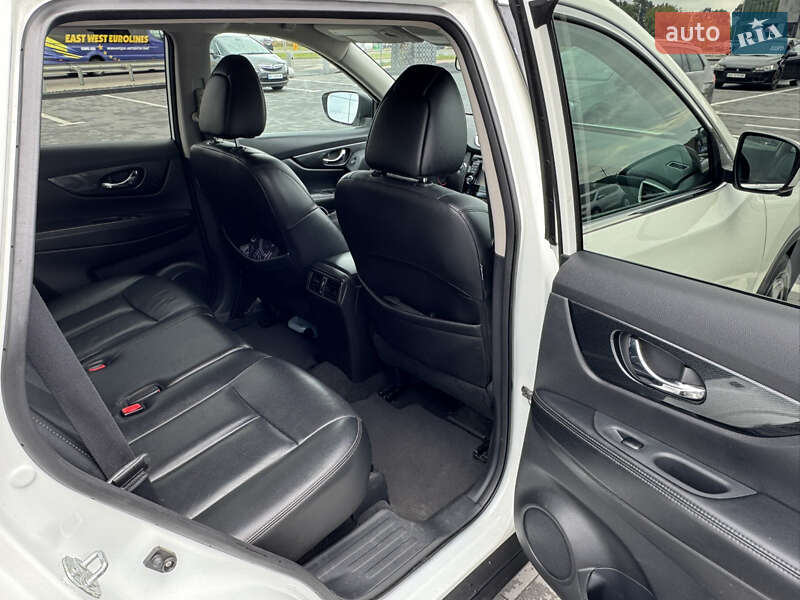 Внедорожник / Кроссовер Nissan Rogue 2015 в Луцке