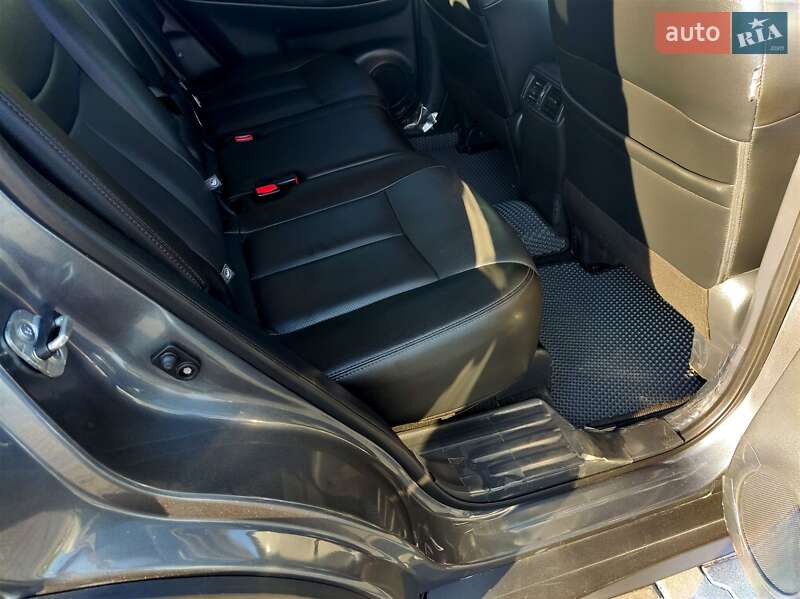 Позашляховик / Кросовер Nissan Rogue 2019 в Чернівцях