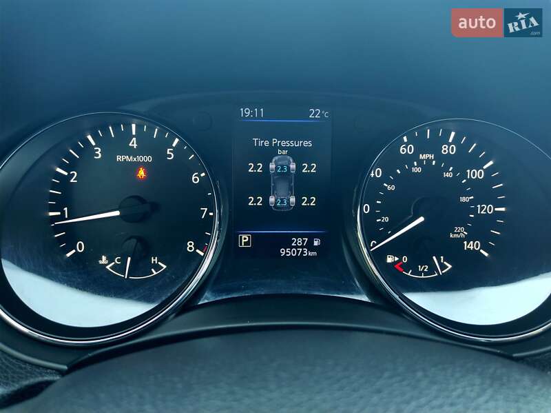 Позашляховик / Кросовер Nissan Rogue 2019 в Чернівцях