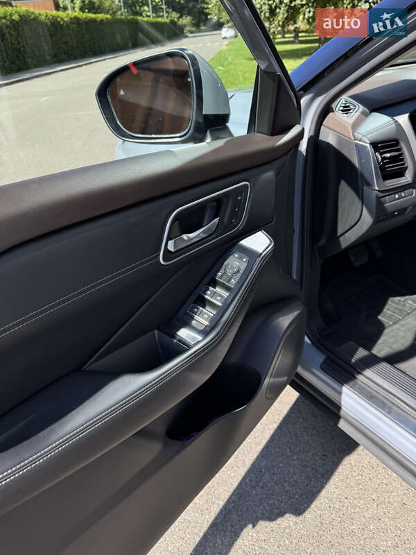 Позашляховик / Кросовер Nissan Rogue 2021 в Києві