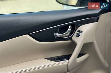 Внедорожник / Кроссовер Nissan Rogue 2014 в 