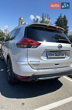 Внедорожник / Кроссовер Nissan Rogue 2016 в 