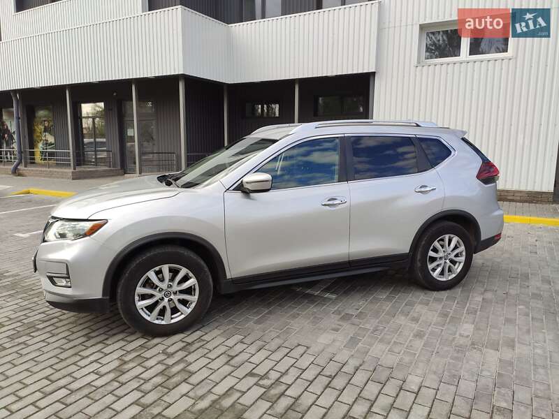 Внедорожник / Кроссовер Nissan Rogue 2019 в Каменском