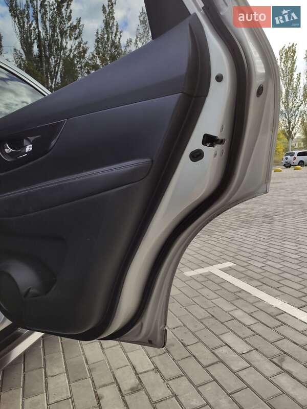 Внедорожник / Кроссовер Nissan Rogue 2019 в Каменском