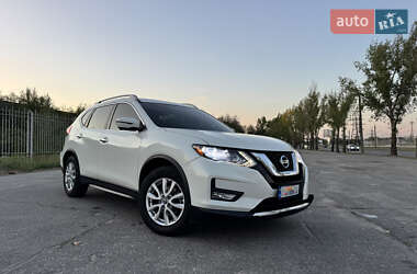 Внедорожник / Кроссовер Nissan Rogue 2017 в Запорожье