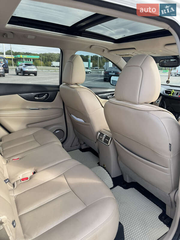 Позашляховик / Кросовер Nissan Rogue 2016 в Первомайську