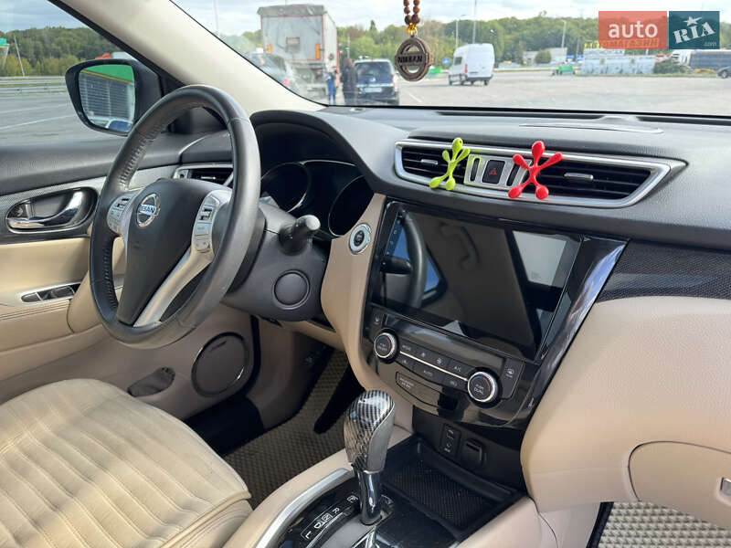 Позашляховик / Кросовер Nissan Rogue 2016 в Первомайську