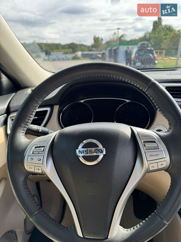 Позашляховик / Кросовер Nissan Rogue 2016 в Первомайську