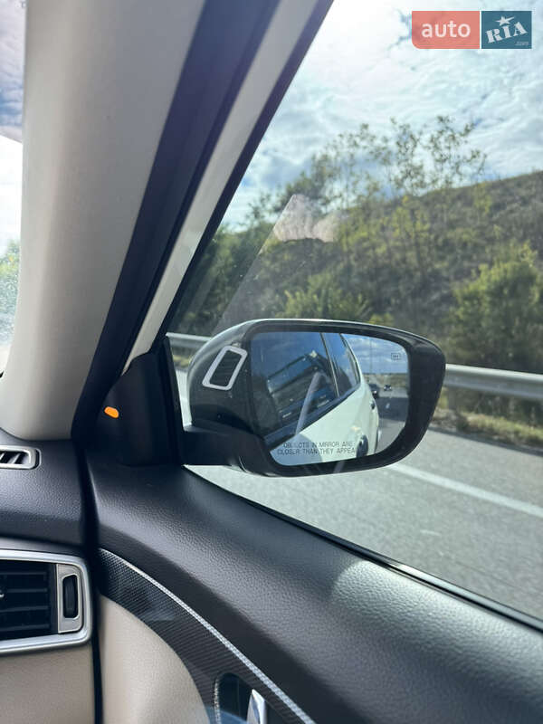 Позашляховик / Кросовер Nissan Rogue 2016 в Первомайську