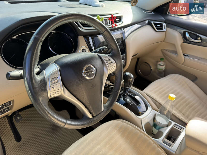 Позашляховик / Кросовер Nissan Rogue 2016 в Первомайську