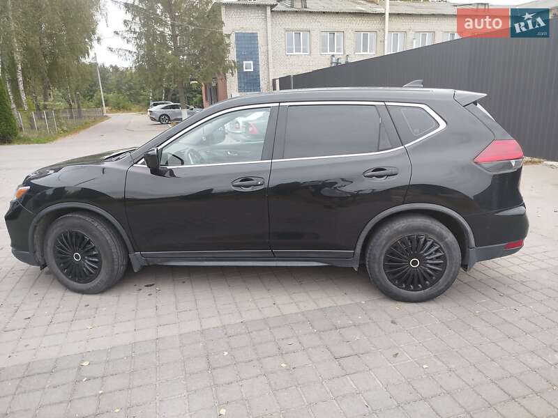 Внедорожник / Кроссовер Nissan Rogue 2017 в Сарнах