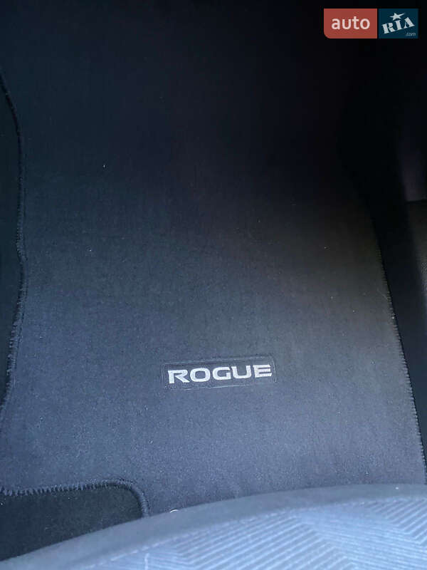 Внедорожник / Кроссовер Nissan Rogue 2015 в Смеле