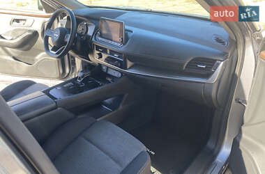 Внедорожник / Кроссовер Nissan Rogue 2023 в 