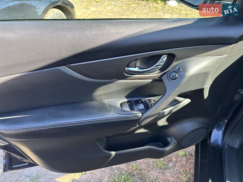 Внедорожник / Кроссовер Nissan Rogue 2015 в Самборе