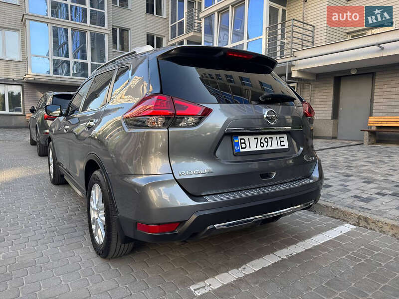 Внедорожник / Кроссовер Nissan Rogue 2016 в Кременчуге