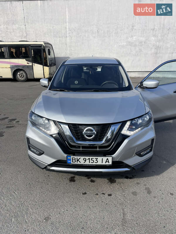 Внедорожник / Кроссовер Nissan Rogue 2017 в 