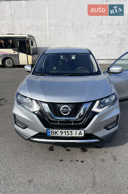 Внедорожник / Кроссовер Nissan Rogue 2017 в 
