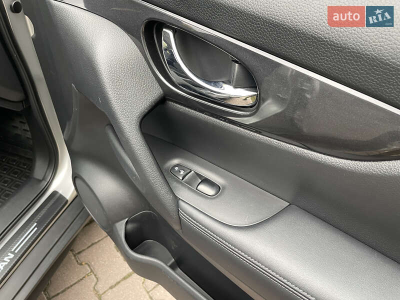 Позашляховик / Кросовер Nissan Rogue 2018 в Миргороді