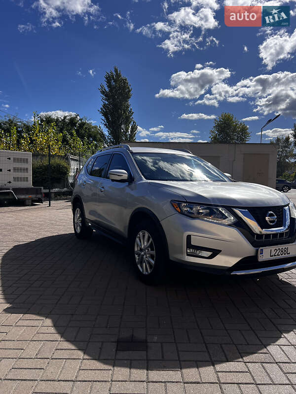 Позашляховик / Кросовер Nissan Rogue 2017 в Києві