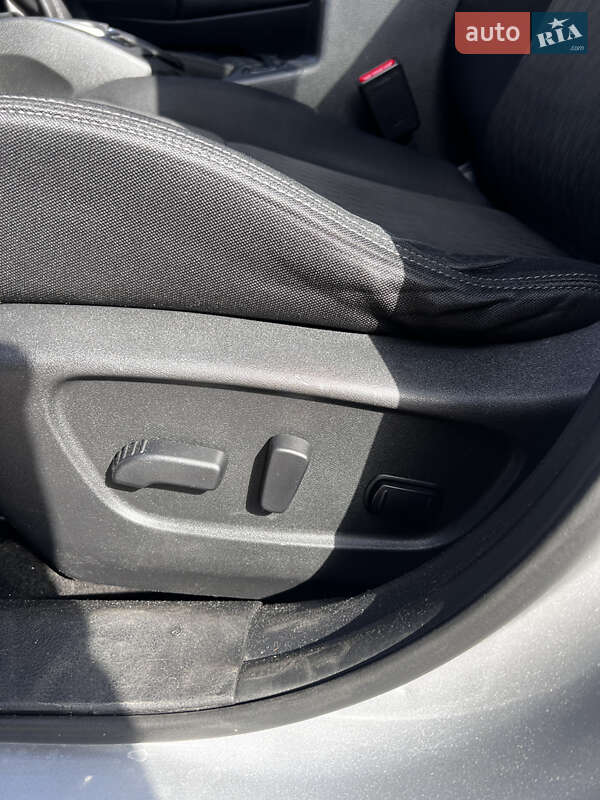 Позашляховик / Кросовер Nissan Rogue 2017 в Києві