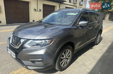Внедорожник / Кроссовер Nissan Rogue 2018 в 