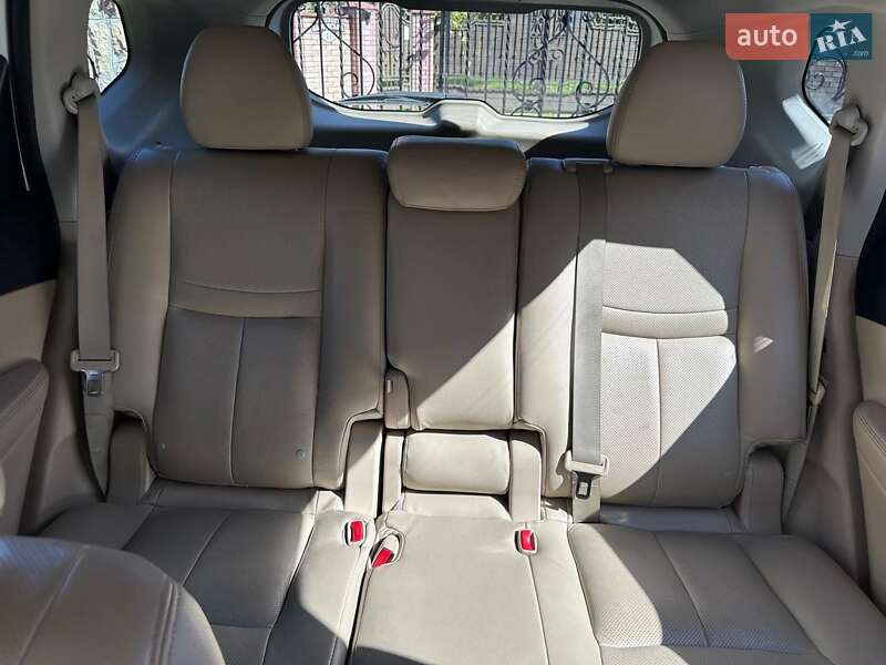 Внедорожник / Кроссовер Nissan Rogue 2016 в Надворной