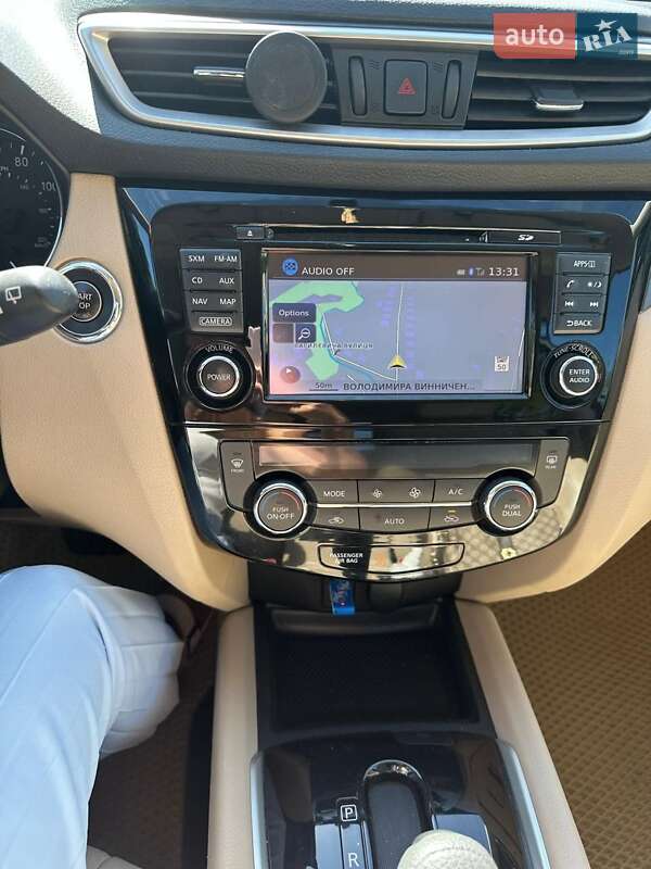 Внедорожник / Кроссовер Nissan Rogue 2016 в Надворной