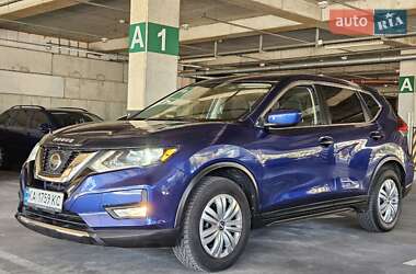 Внедорожник / Кроссовер Nissan Rogue 2017 в 