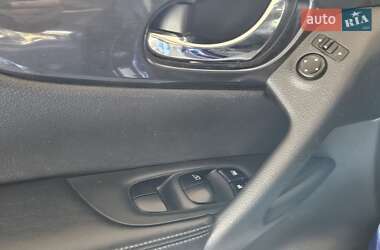 Внедорожник / Кроссовер Nissan Rogue 2017 в 