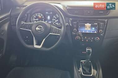 Внедорожник / Кроссовер Nissan Rogue 2017 в 