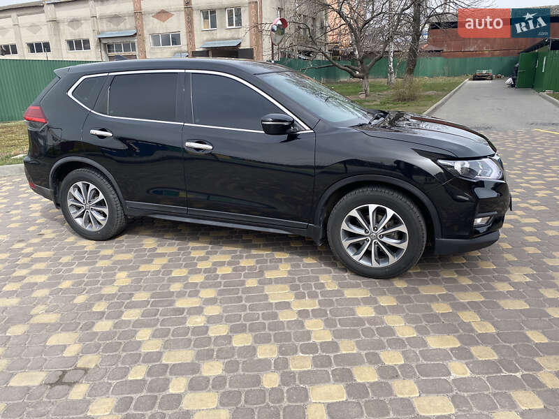 Внедорожник / Кроссовер Nissan Rogue 2017 в Виннице