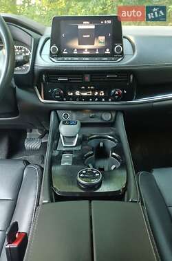 Внедорожник / Кроссовер Nissan Rogue 2022 в 