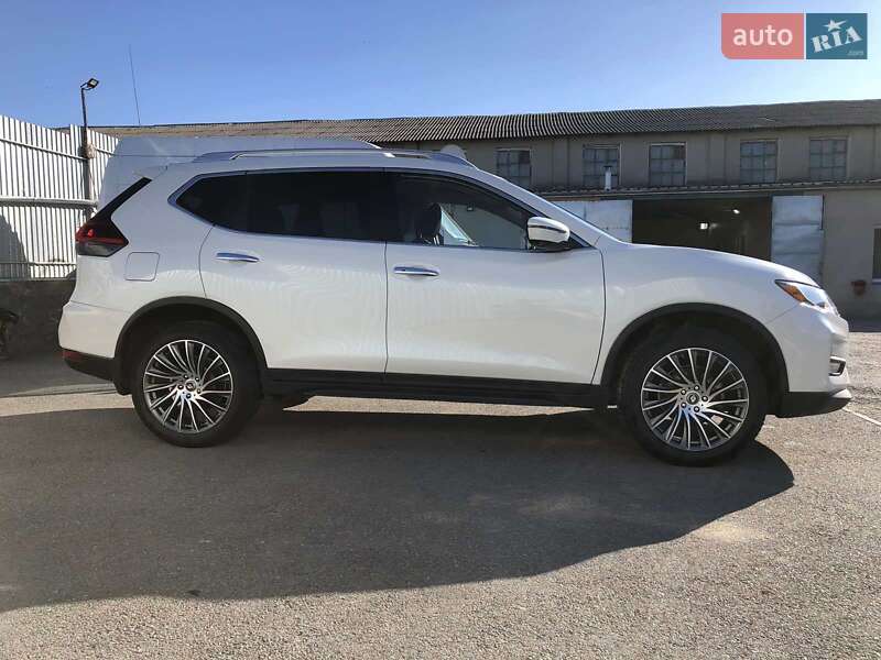 Внедорожник / Кроссовер Nissan Rogue 2018 в Хмельницком