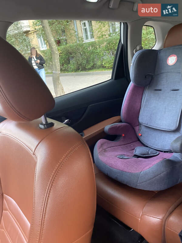 Внедорожник / Кроссовер Nissan Rogue 2017 в Львове