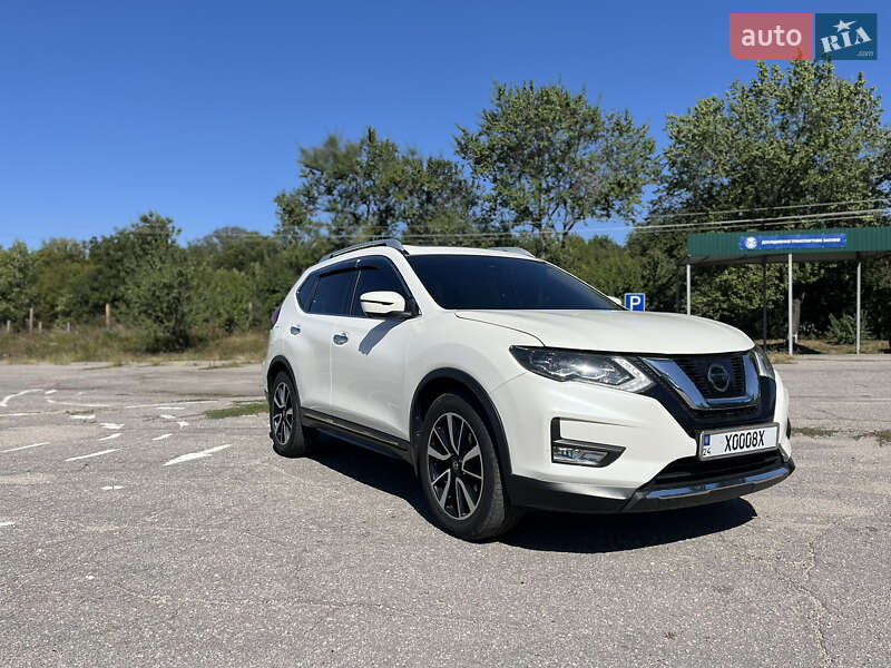 Внедорожник / Кроссовер Nissan Rogue 2016 в Киеве