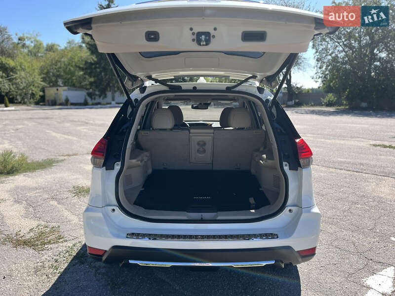 Внедорожник / Кроссовер Nissan Rogue 2016 в Киеве