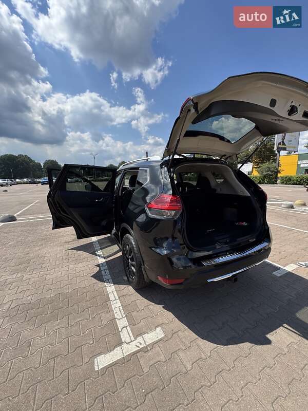 Внедорожник / Кроссовер Nissan Rogue 2017 в Житомире