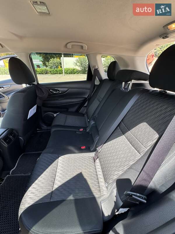 Внедорожник / Кроссовер Nissan Rogue 2017 в Житомире