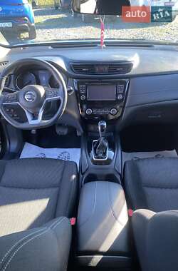 Внедорожник / Кроссовер Nissan Rogue 2017 в 